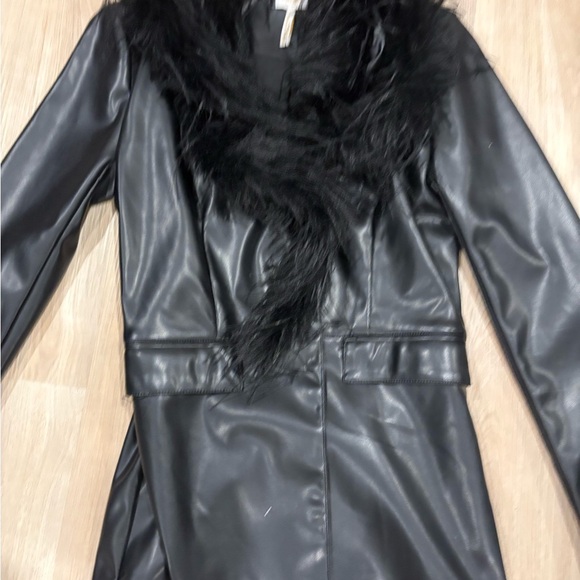 Black Leather Jacket with Luxurious Fur Collar - Picture 3 of 9